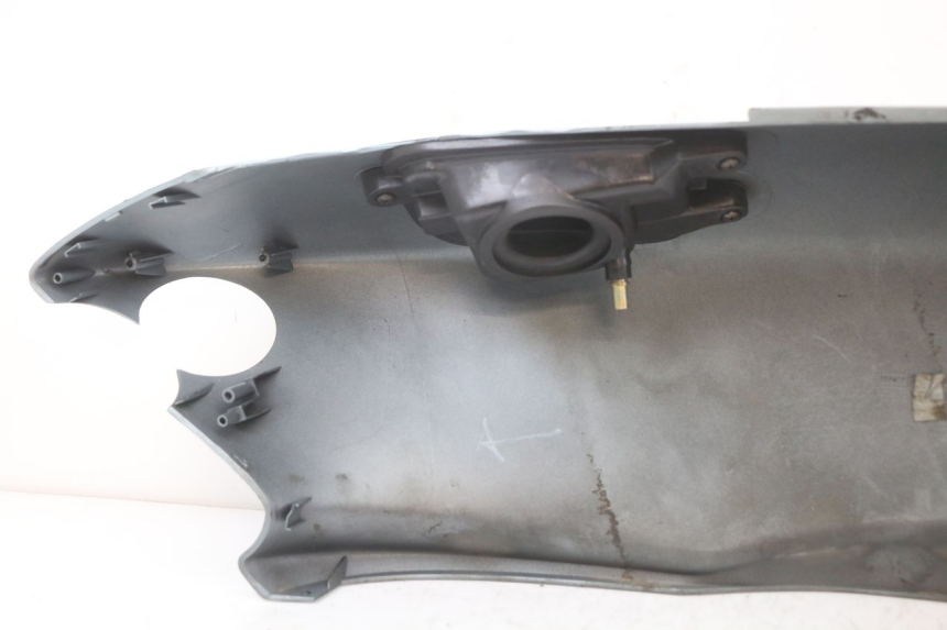 photo de REAR LEFT PANEL YAMAHA YP MAJESTY 125 (2002 - 2006)