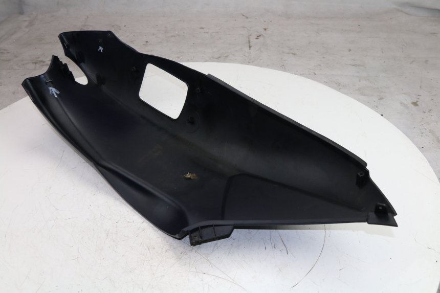 photo de REAR LEFT PANEL YAMAHA YP MAJESTY 125 (2002 - 2006)