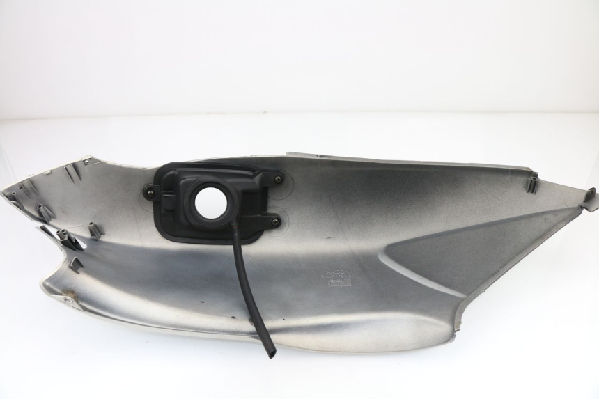 photo de REAR LEFT PANEL YAMAHA YP MAJESTY 125 (2002 - 2006)