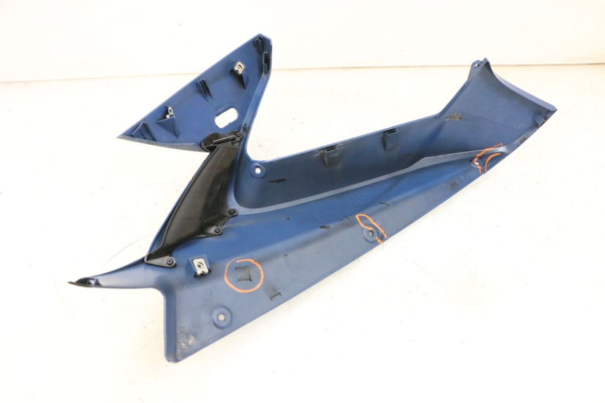photo de RIGHT FRONT FAIRING YAMAHA FJR ABS 1300 (2006 - 2012) - Surface and material condition