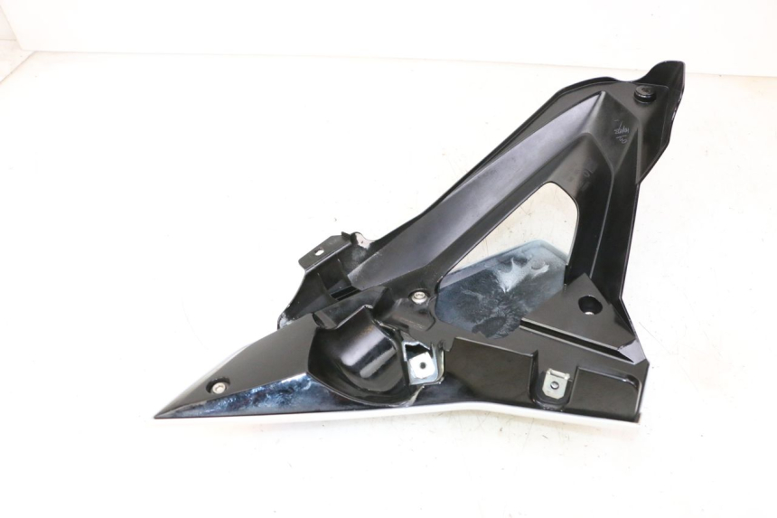 photo de RIGHT FRONT FAIRING BMW G310 R 310 (2016 - 2020)