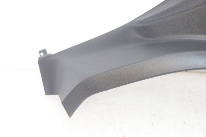 photo de RIGHT FRONT FAIRING PIAGGIO MP3 HPE 300 (2019 - 2026) - Zoom on usage condition