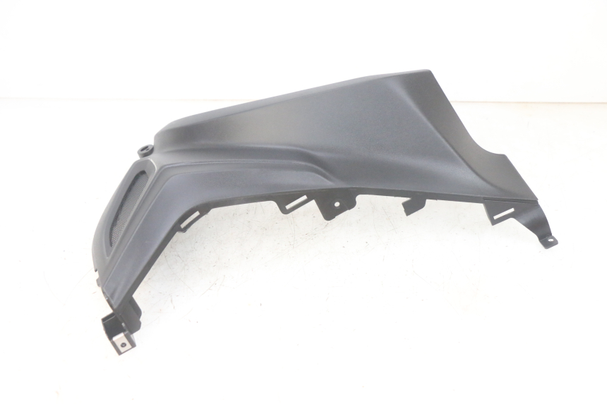 photo de RIGHT FRONT FAIRING PIAGGIO MP3 HPE 300 (2019 - 2026) - Technical close-up