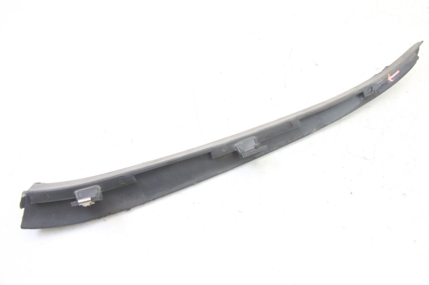 photo de RIGHT FRONT FAIRING PIAGGIO SUPER LX 125 (2000 - 2003)