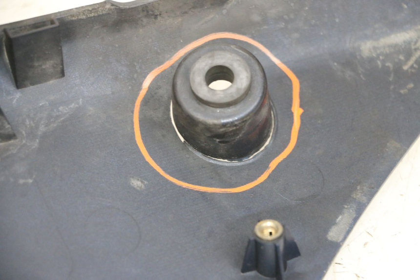 photo de LEFT FRONT FAIRING SUZUKI DL V STROM 1000 (2002 - 2007) - Alternative perspective