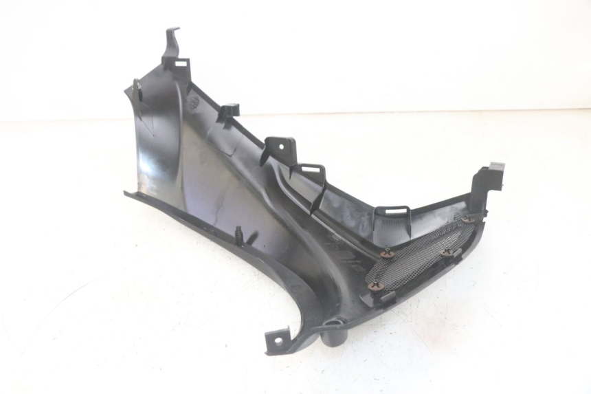 photo de LEFT FRONT FAIRING PIAGGIO MP3 HPE 300 (2019 - 2026) - Zoom on usage condition
