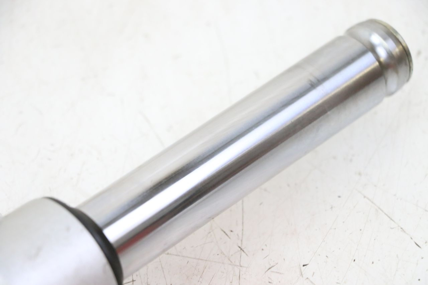 photo de RIGHT FORKS LEG PEUGEOT KISBEE 4T 50 (2018 - 2022)