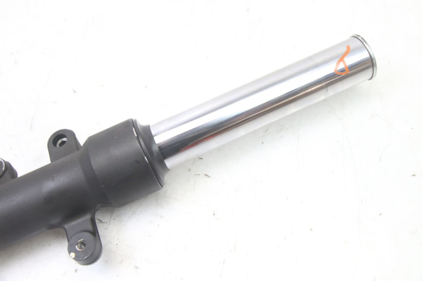photo de RIGHT FORKS LEG YAMAHA X-MAX XMAX 125 (2010 - 2014)