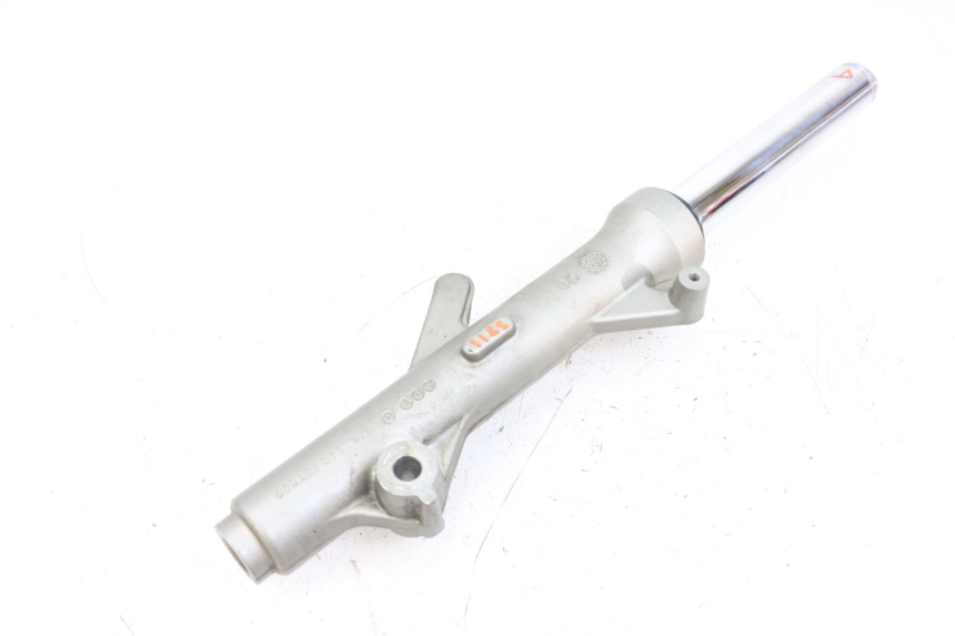 photo de RIGHT FORK TUBE YAMAHA YP MAJESTY 125 (2002 - 2006)