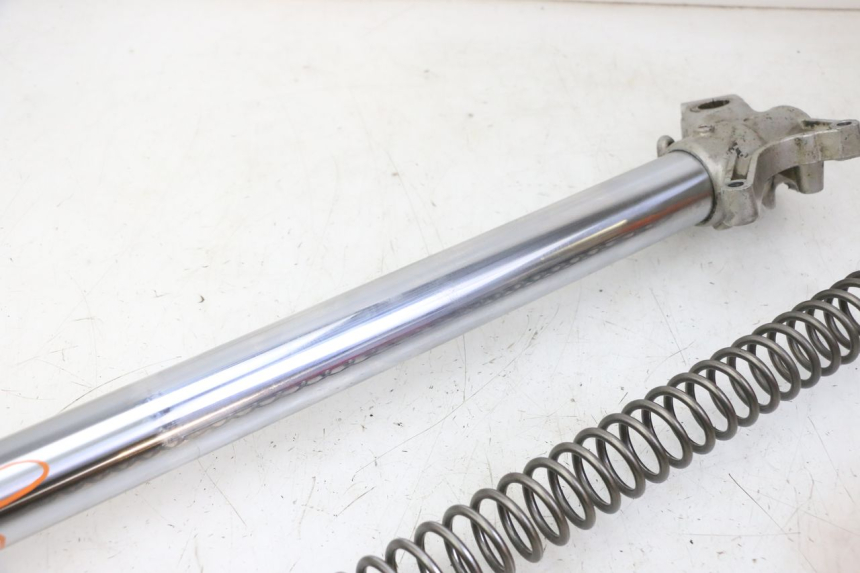photo de LEFT FORKS LEG YAMAHA YZ 125 (1998 - 2005)