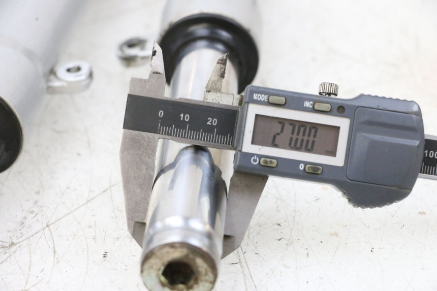 photo de FORKS LEG PEUGEOT KISBEE 2T 50 (2010 - 2017) - Component detail