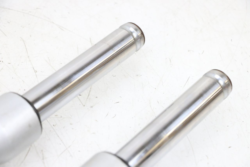 photo de FORKS LEG PEUGEOT KISBEE 2T 50 (2010 - 2017) - Fixing points details