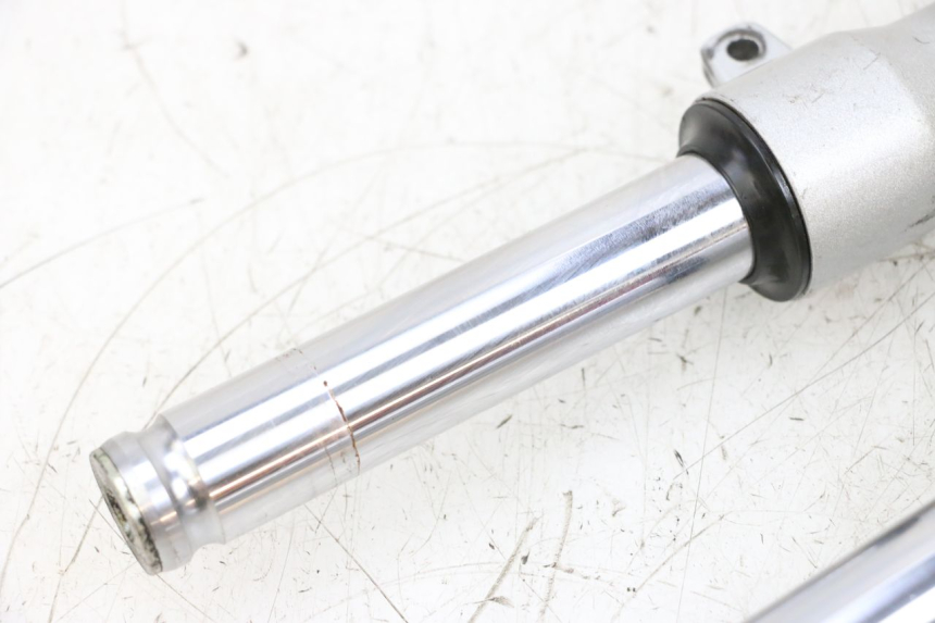 photo de FORKS LEG PEUGEOT KISBEE 4T 50 (2018 - 2022) - Additional view of the item