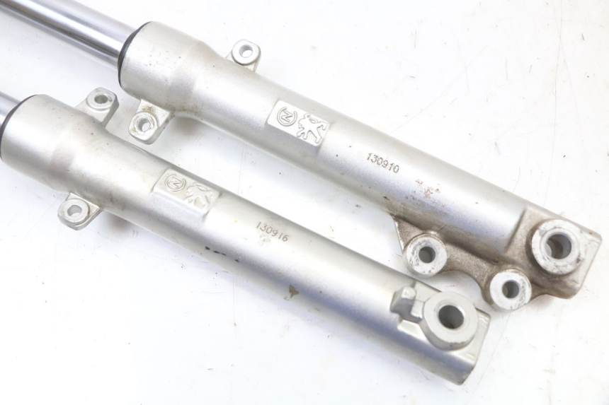 photo de FORKS LEG PEUGEOT KISBEE 4T 50 (2010 - 2017)