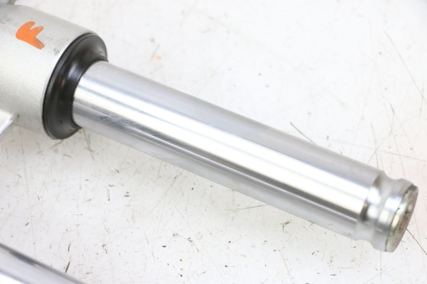 photo de FORKS LEG PEUGEOT KISBEE 4T 50 (2010 - 2017)