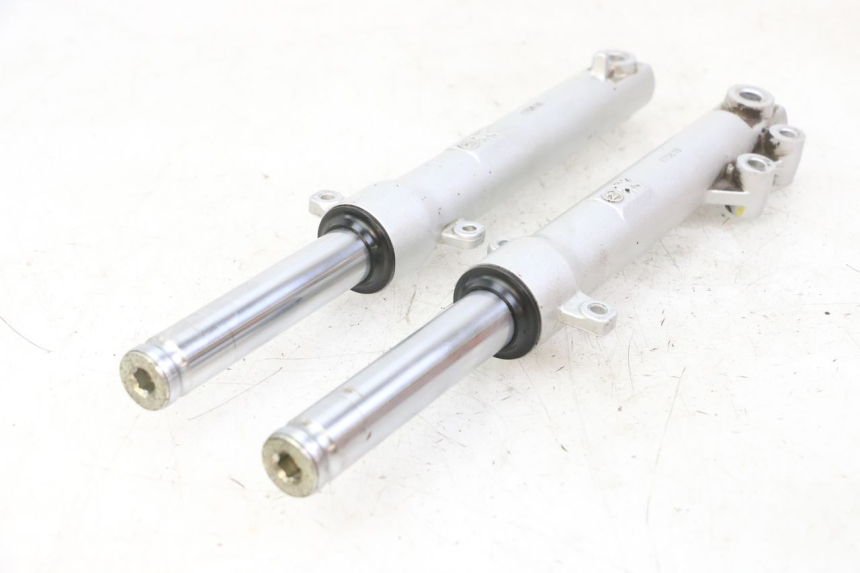 photo de FORKS LEG PEUGEOT KISBEE 4T 50 (2010 - 2017)