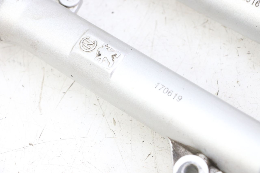 photo de FORKS LEG PEUGEOT KISBEE 4T 50 (2010 - 2017)