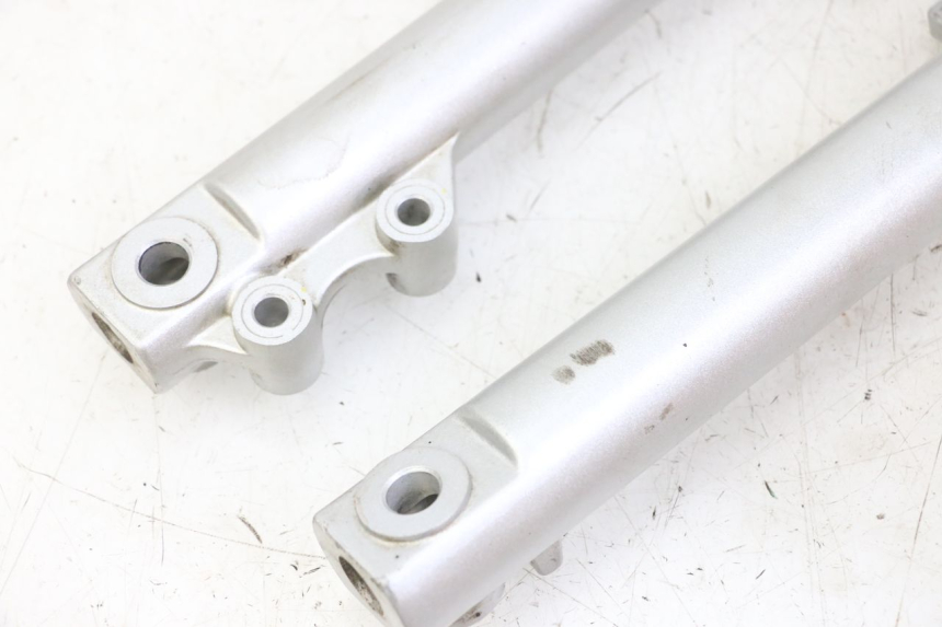 photo de FORKS LEG PEUGEOT KISBEE 4T 50 (2010 - 2017)