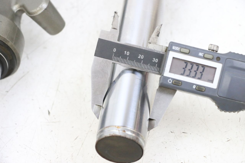 photo de FORKS LEG YAMAHA YP MAJESTY 125 (2002 - 2006) - Component detail