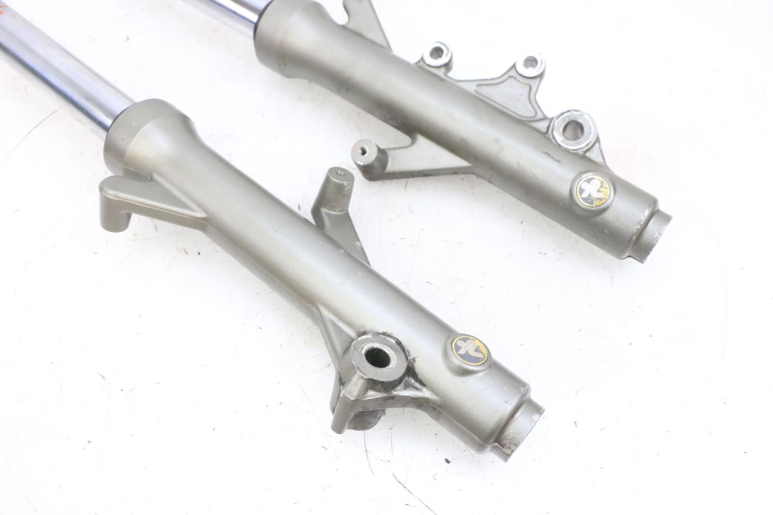 photo de FORKS LEG YAMAHA YP MAJESTY 125 (2002 - 2006) - Distinctive features
