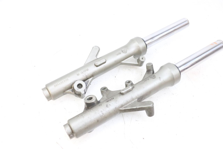 photo de FORKS LEG YAMAHA YP MAJESTY 125 (2002 - 2006) - Alternative perspective