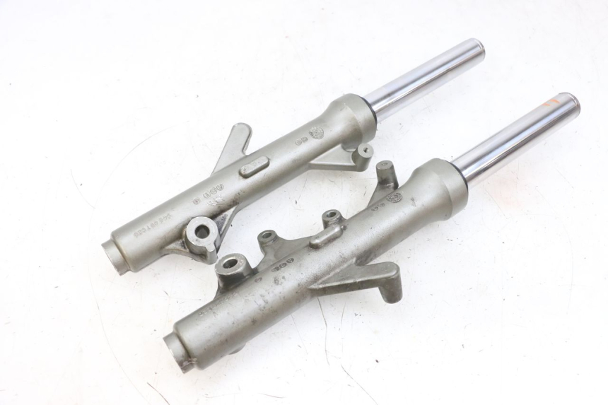 photo de FORKS LEG YAMAHA YP MAJESTY 125 (2002 - 2006) - Technical close-up