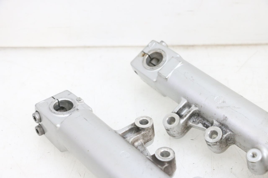 photo de FORKS LEG KAWASAKI ZR 7 750 (1999 - 2001) - Fixing points details