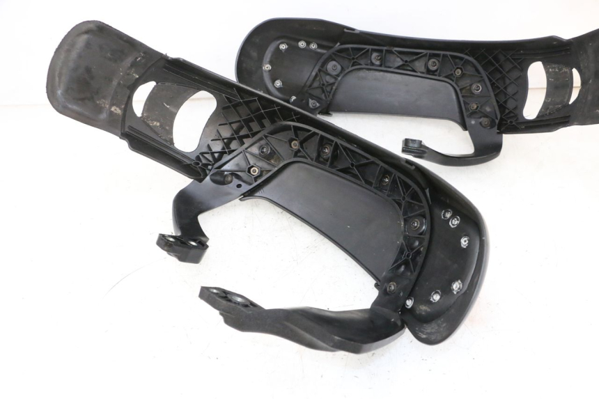 photo de FRONT FENDER PIAGGIO MP3 HPE 300 (2019 - 2026) - Fixing points details