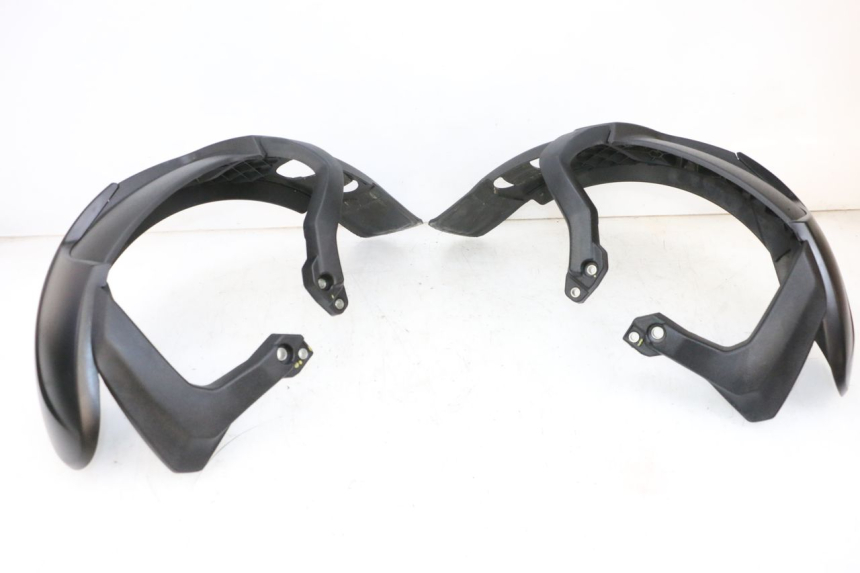 photo de FRONT FENDER PIAGGIO MP3 HPE 300 (2019 - 2026) - Surface and material condition