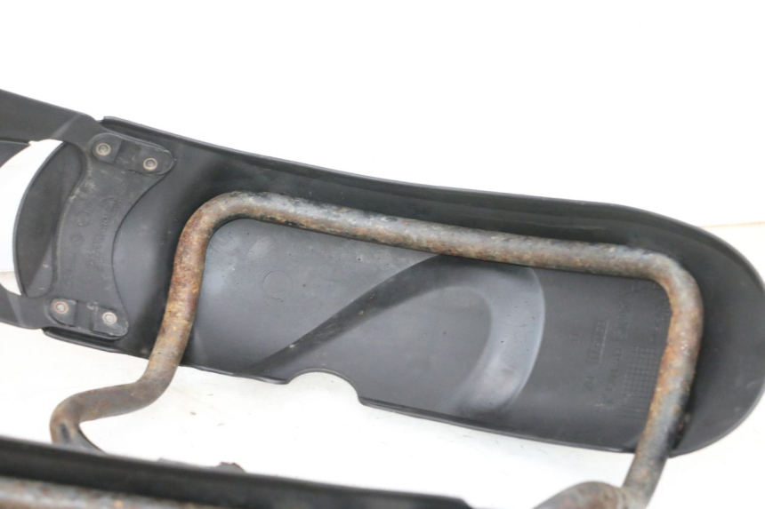 photo de FRONT FENDER PIAGGIO MP3 RL 250 (2007 - 2010) - Technical close-up