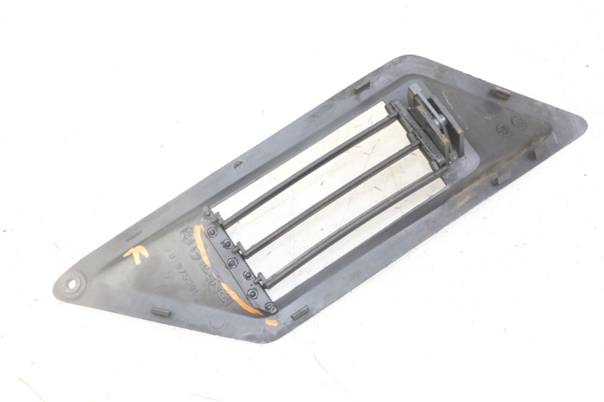 photo de RIGHT RADIATOR COVER GILERA NEXUS 125 (2009 - 2013)