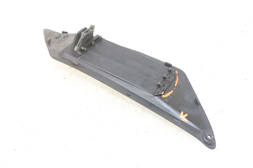 photo de RIGHT RADIATOR COVER GILERA NEXUS 125 (2009 - 2013)