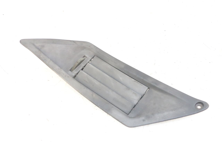 photo de RIGHT RADIATOR COVER GILERA NEXUS 125 (2009 - 2013)