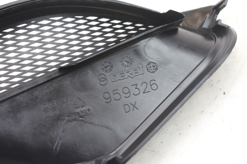 photo de RIGHT RADIATOR COVER PIAGGIO NRG POWER PUREJET 50 (2018 - 2021)