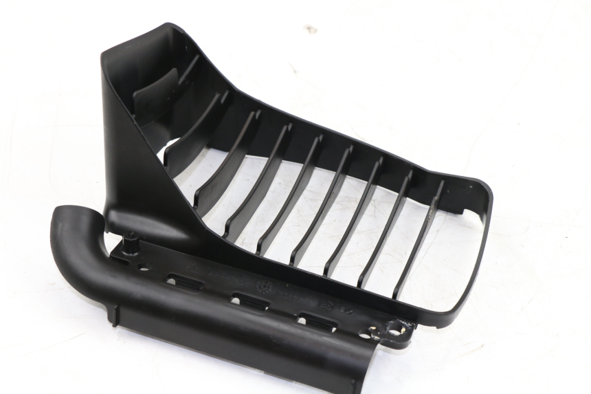 photo de LEFT RADIATOR COVER PIAGGIO VESPA GRANTURISMO 125 (2003 - 2007)
