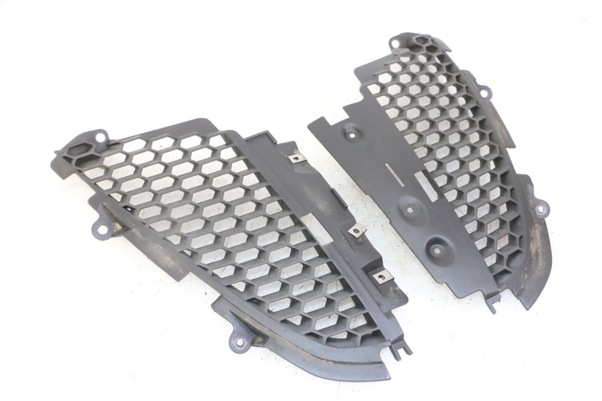 photo de RADIATOR COVER PIAGGIO IE MP3 YOURBAN 300 (2011 - 2016)
