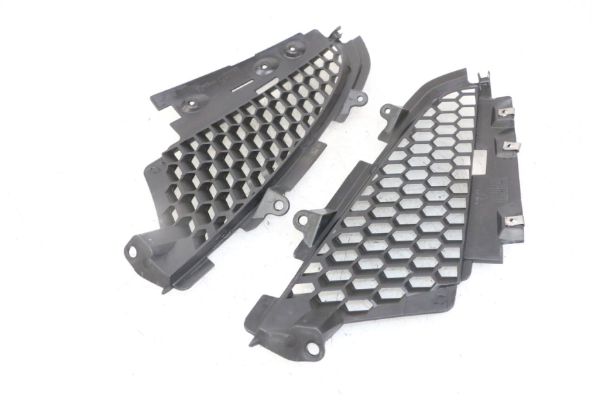 photo de RADIATOR COVER PIAGGIO IE MP3 YOURBAN 300 (2011 - 2016)
