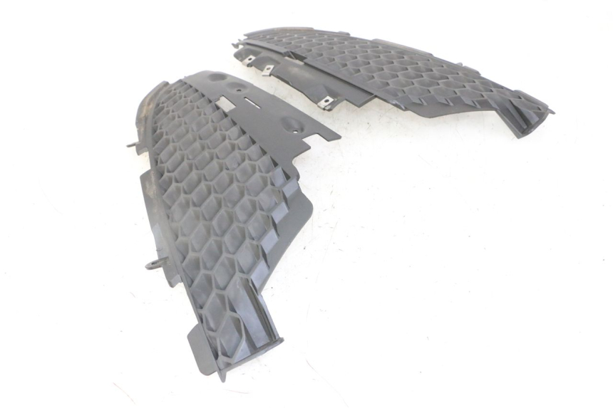 photo de RADIATOR COVER PIAGGIO IE MP3 YOURBAN 300 (2011 - 2016)