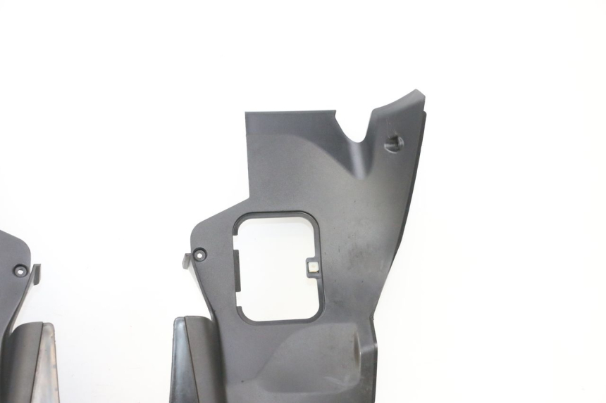 photo de RADIATOR COVER PIAGGIO MP3 HPE 300 (2019 - 2026) - Markings and original references