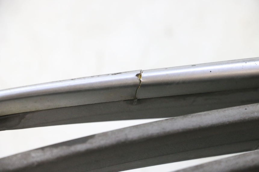 photo de RADIATOR COVER PIAGGIO MP3 LT 300 (2010 - 2016) - Fixing points details