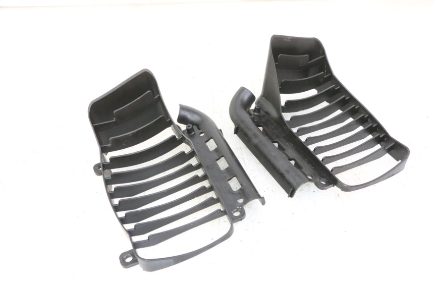 photo de RADIATOR COVER PIAGGIO VESPA GRANTURISMO 200 (2004 - 2005)
