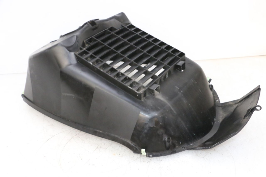 photo de RADIATOR COVER PEUGEOT SATELIS 125 (2013 - 2018) - Zoom on usage condition