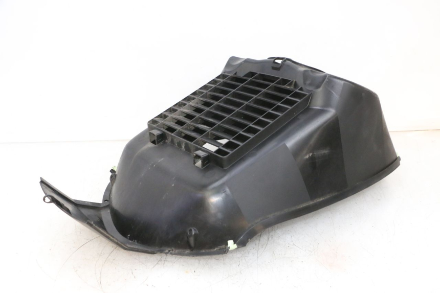 photo de RADIATOR COVER PEUGEOT SATELIS 125 (2013 - 2018) - Alternative perspective