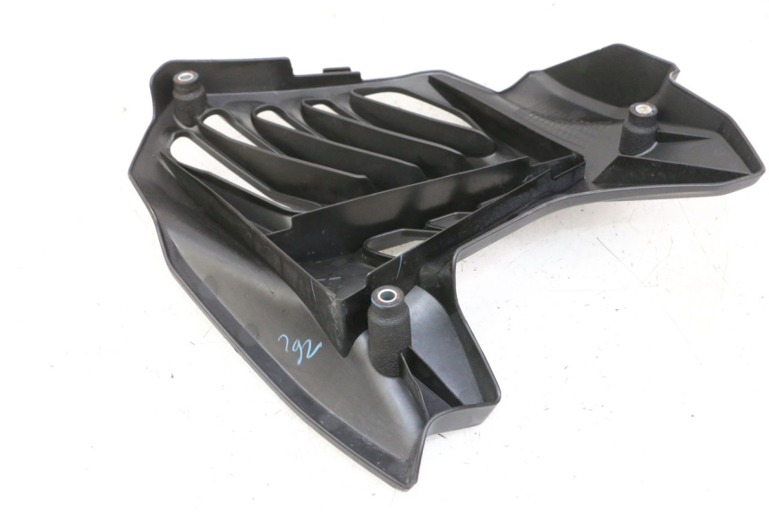 photo de RADIATOR COVER YAMAHA XMAX X-MAX 125 (2021 - 2025)