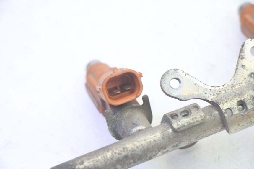 photo de FUEL INJECTOR YAMAHA FJR ABS 1300 (2006 - 2012) - Alternative perspective