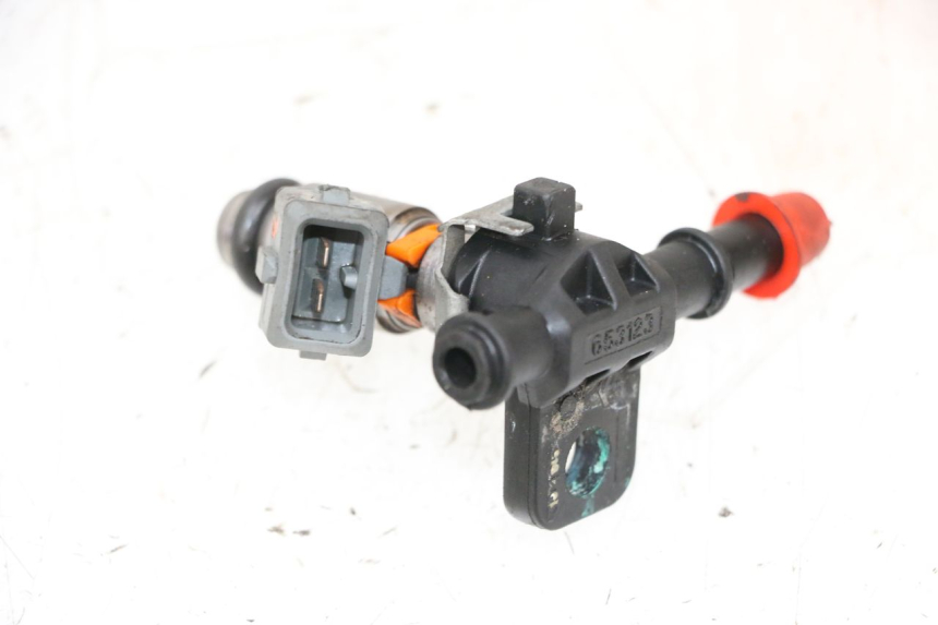 photo de FUEL INJECTOR PIAGGIO VESPA GTS SUPER IE 125 (2009 - 2016) - Technical close-up