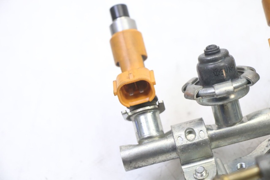 photo de FUEL INJECTOR YAMAHA XJ6 ABS 600 (2008 - 2016)