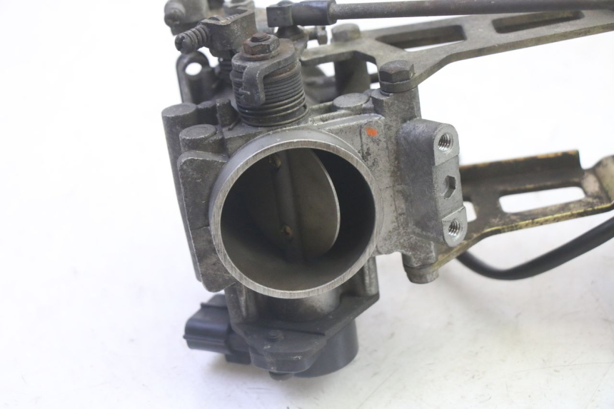 photo de INJECTION THROTTLE BODIES SUZUKI DL V STROM 1000 (2002 - 2007) - Fixing points details