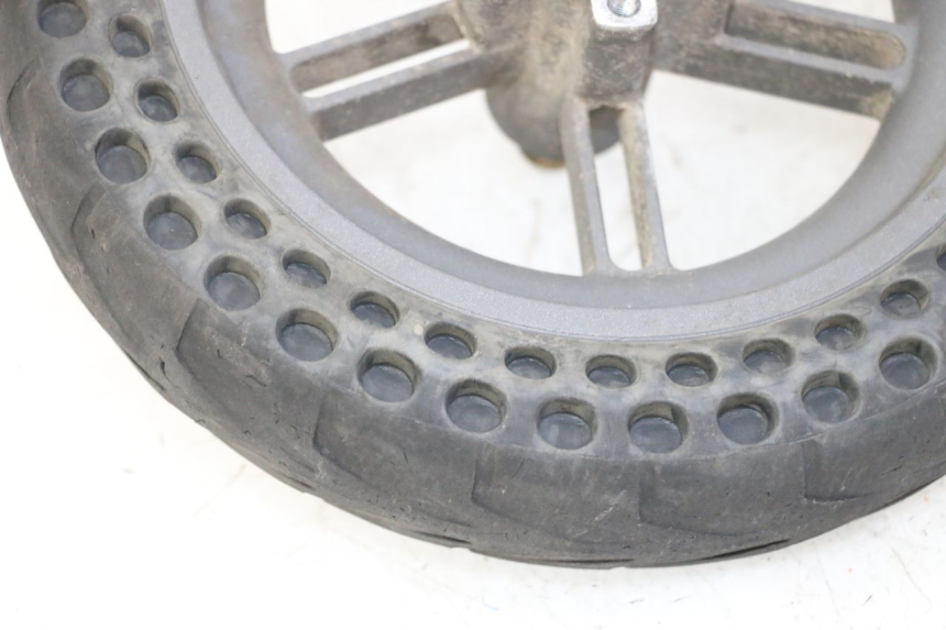 photo de REAR RIM AND TIRE URBANGLIDE 100XS 1