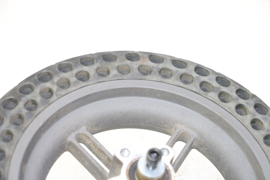 photo de REAR RIM AND TIRE URBANGLIDE 100XS 1